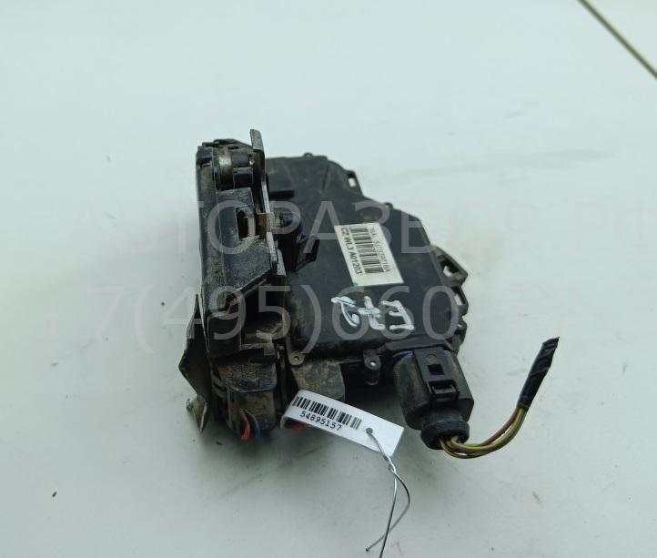 Замок двери передней правой