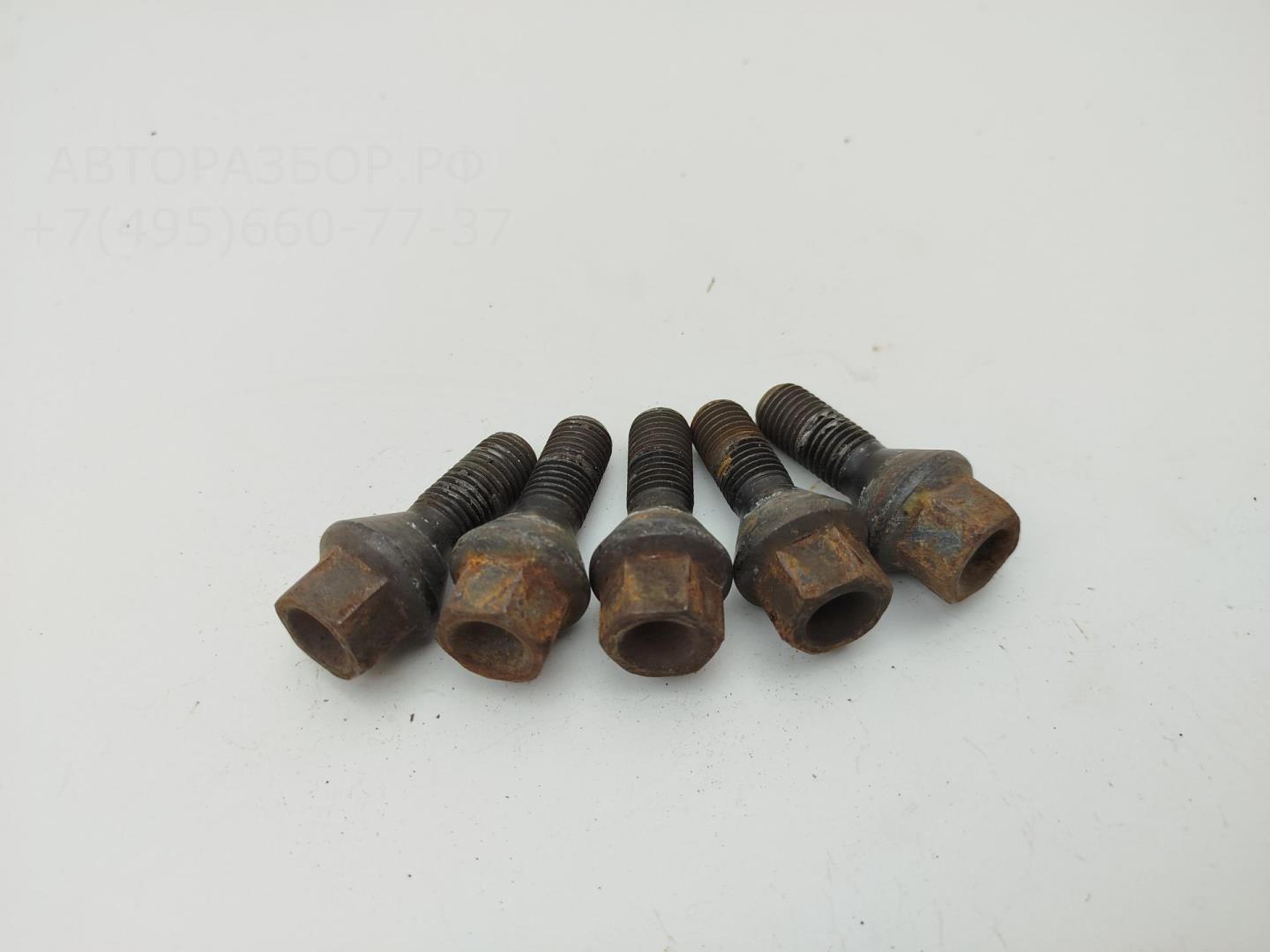 Болт колесный