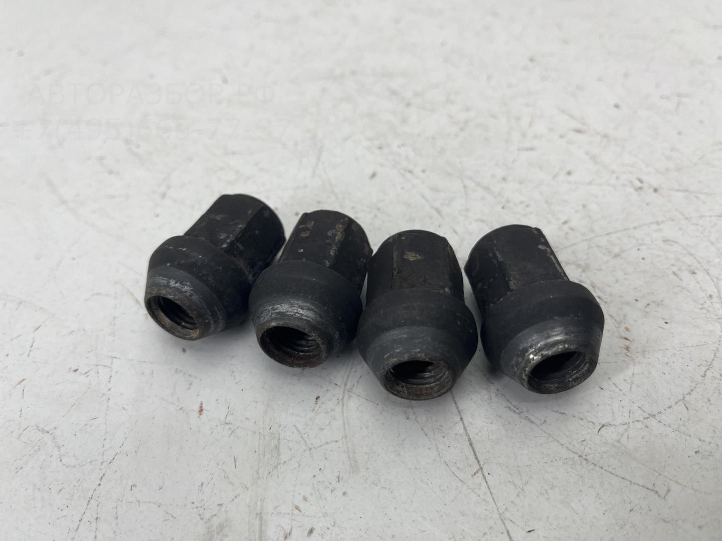 Болт колесный