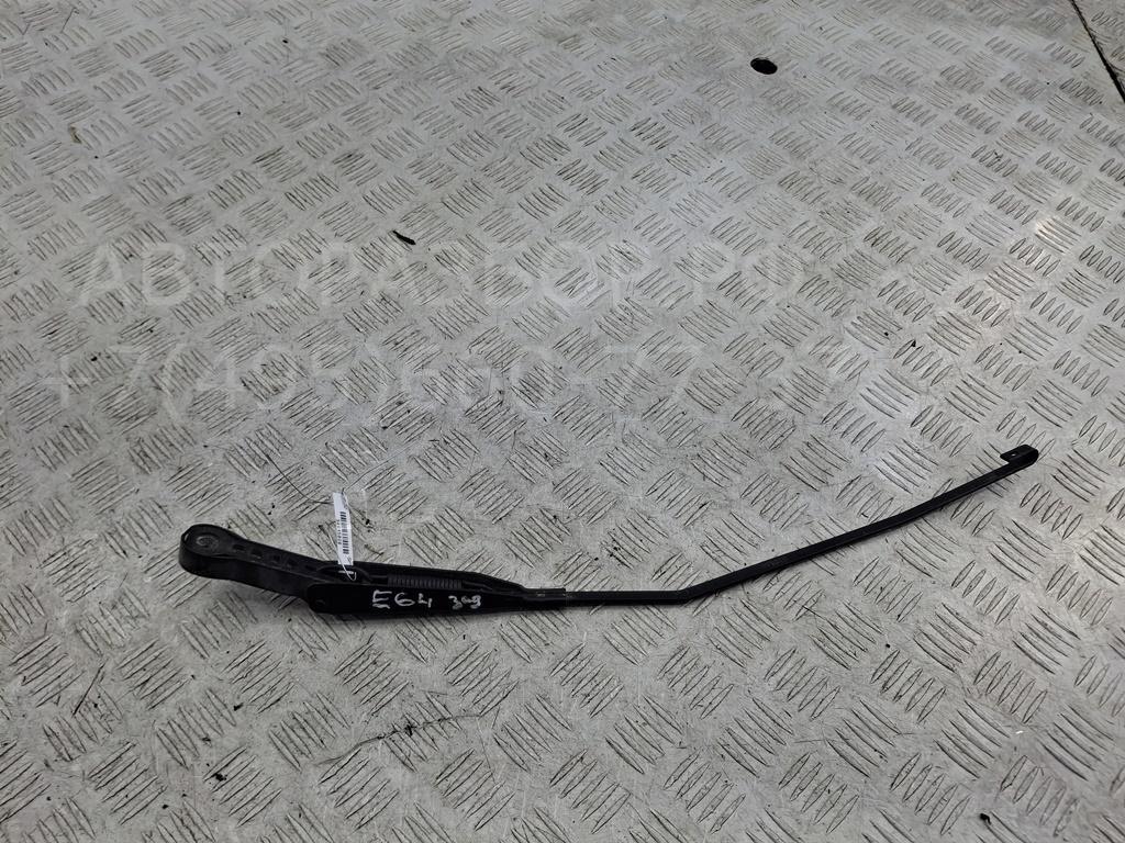 Поводок стеклоочистителя заднего