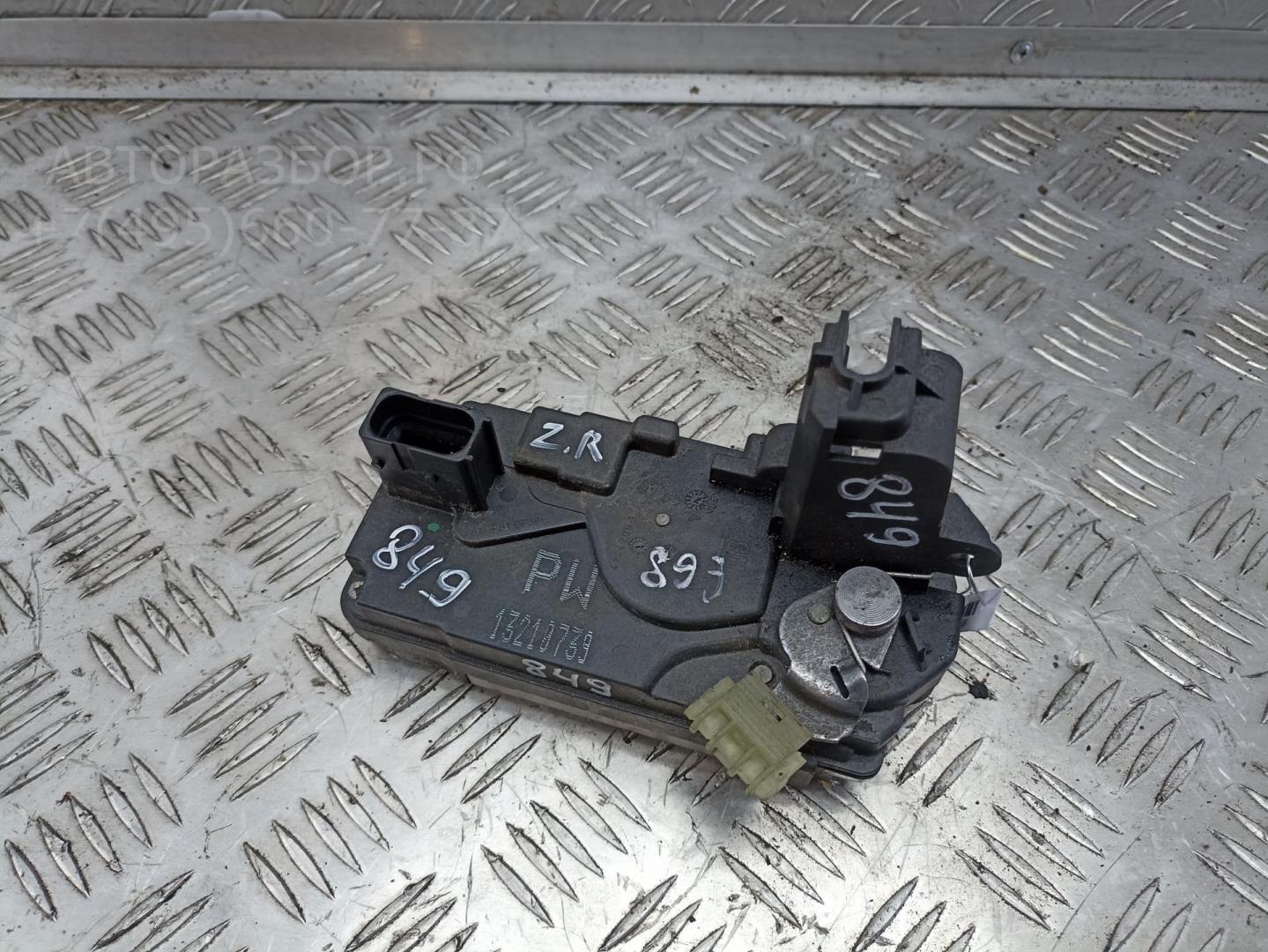 Замок двери задней правой