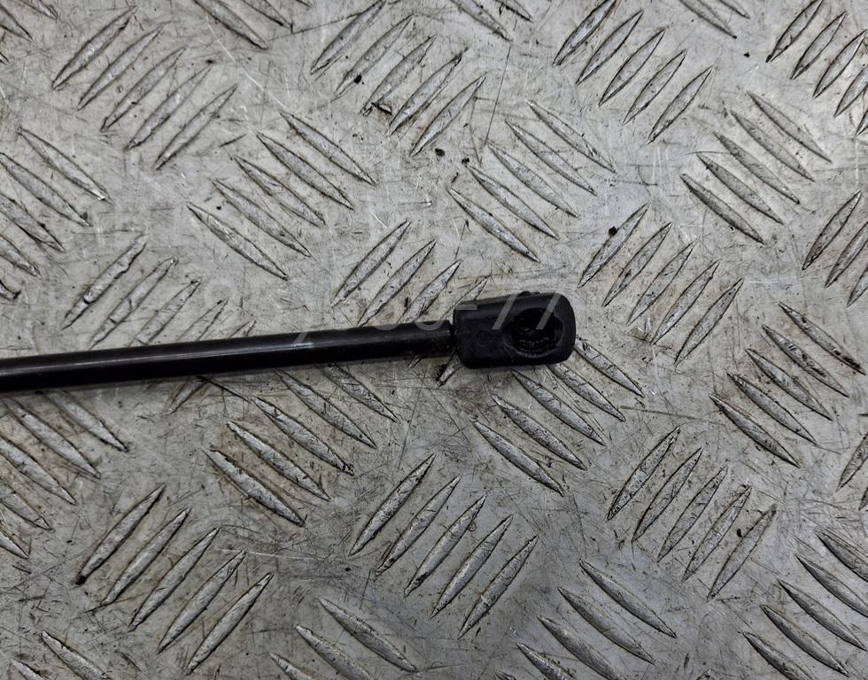 Амортизатор крышки багажника