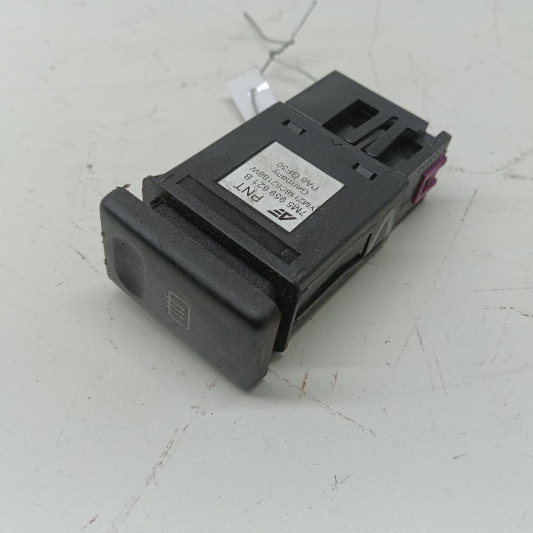 Кнопка обогрева заднего стекла