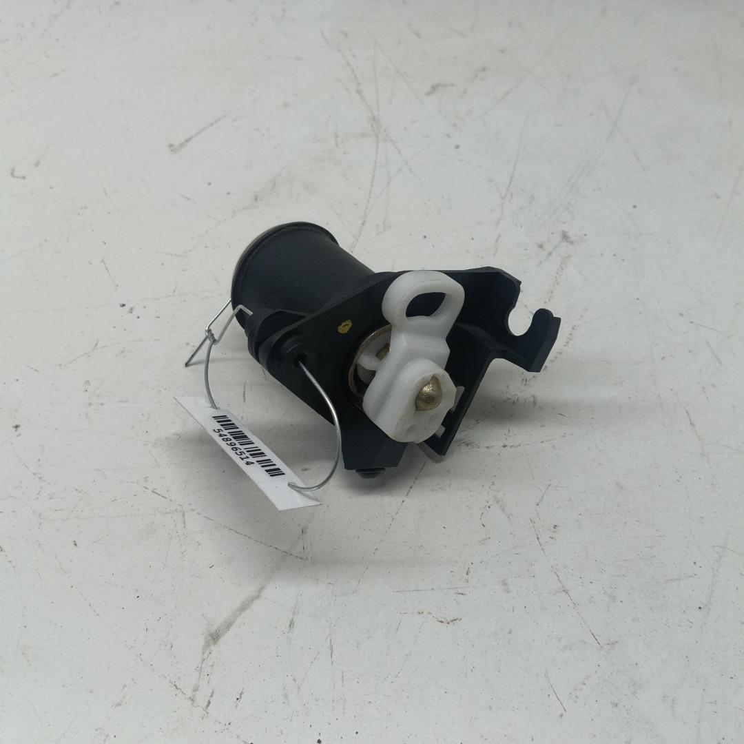 Вставка замка багажника