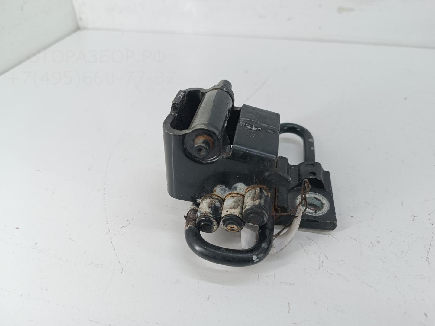 Петля двери