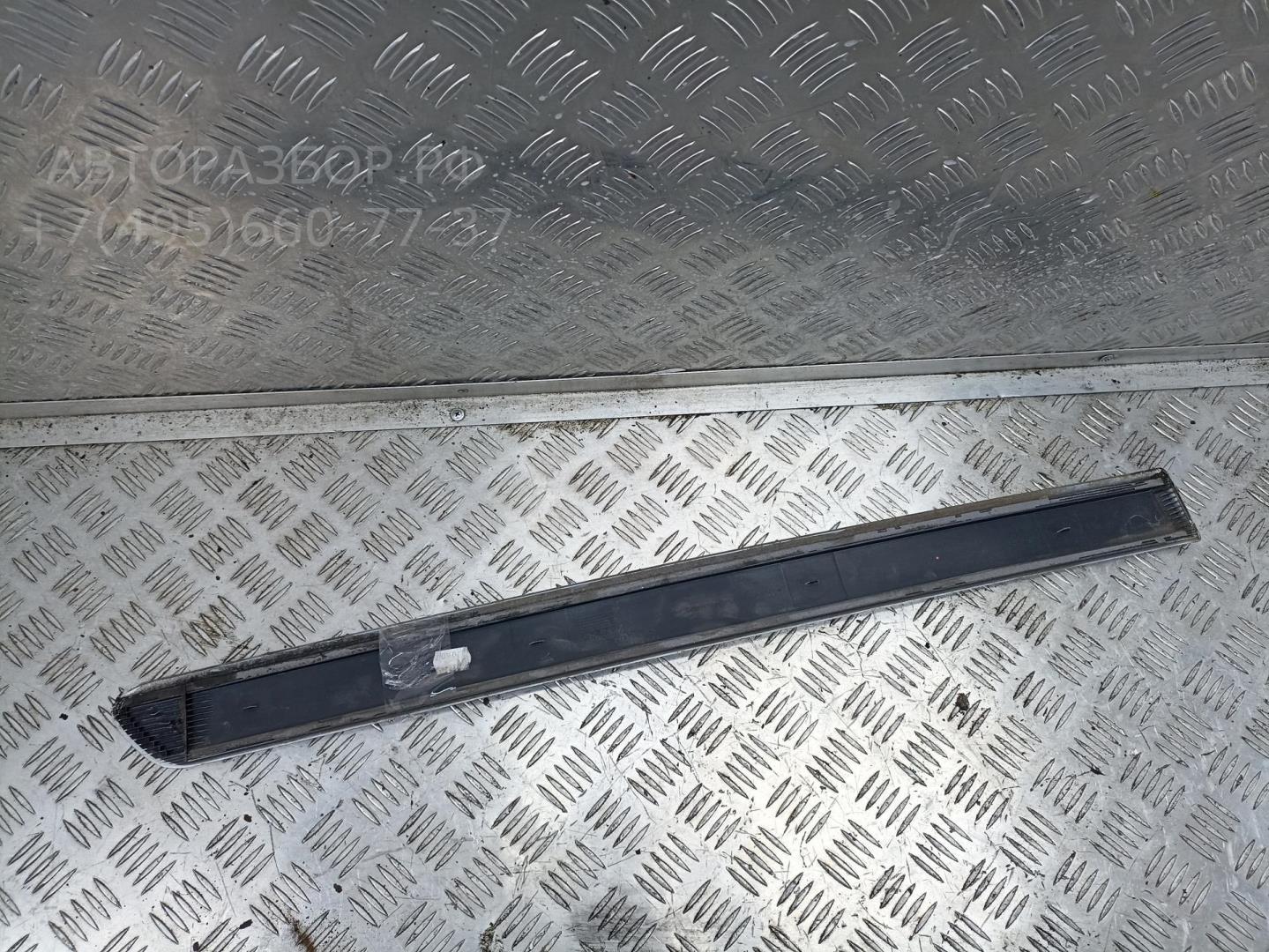 Накладка двери задней левой