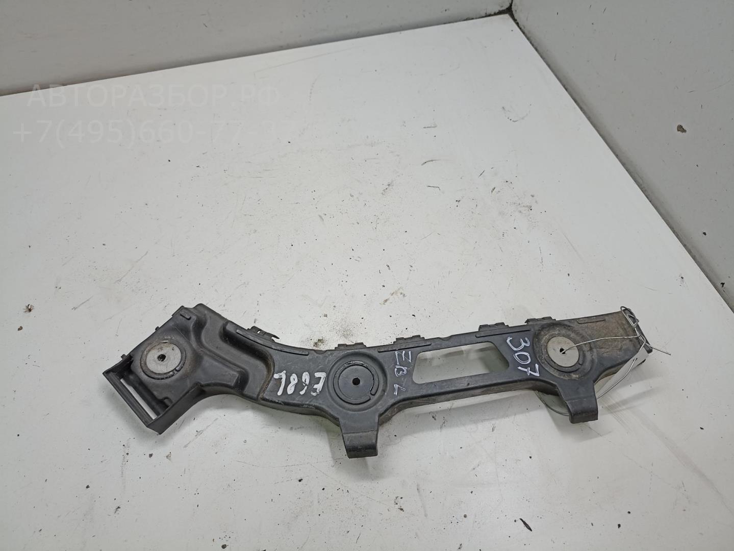 Кронштейн заднего бампера левый