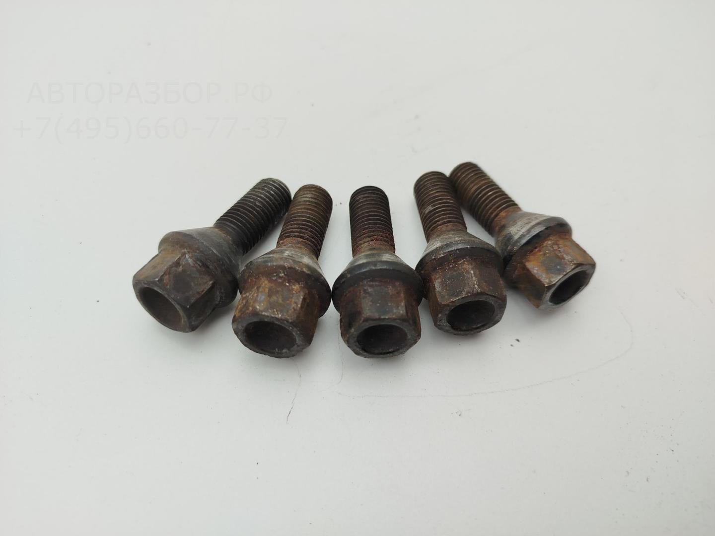 Болт колесный