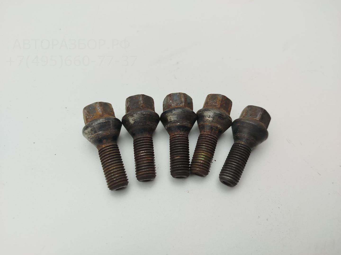 Болт колесный