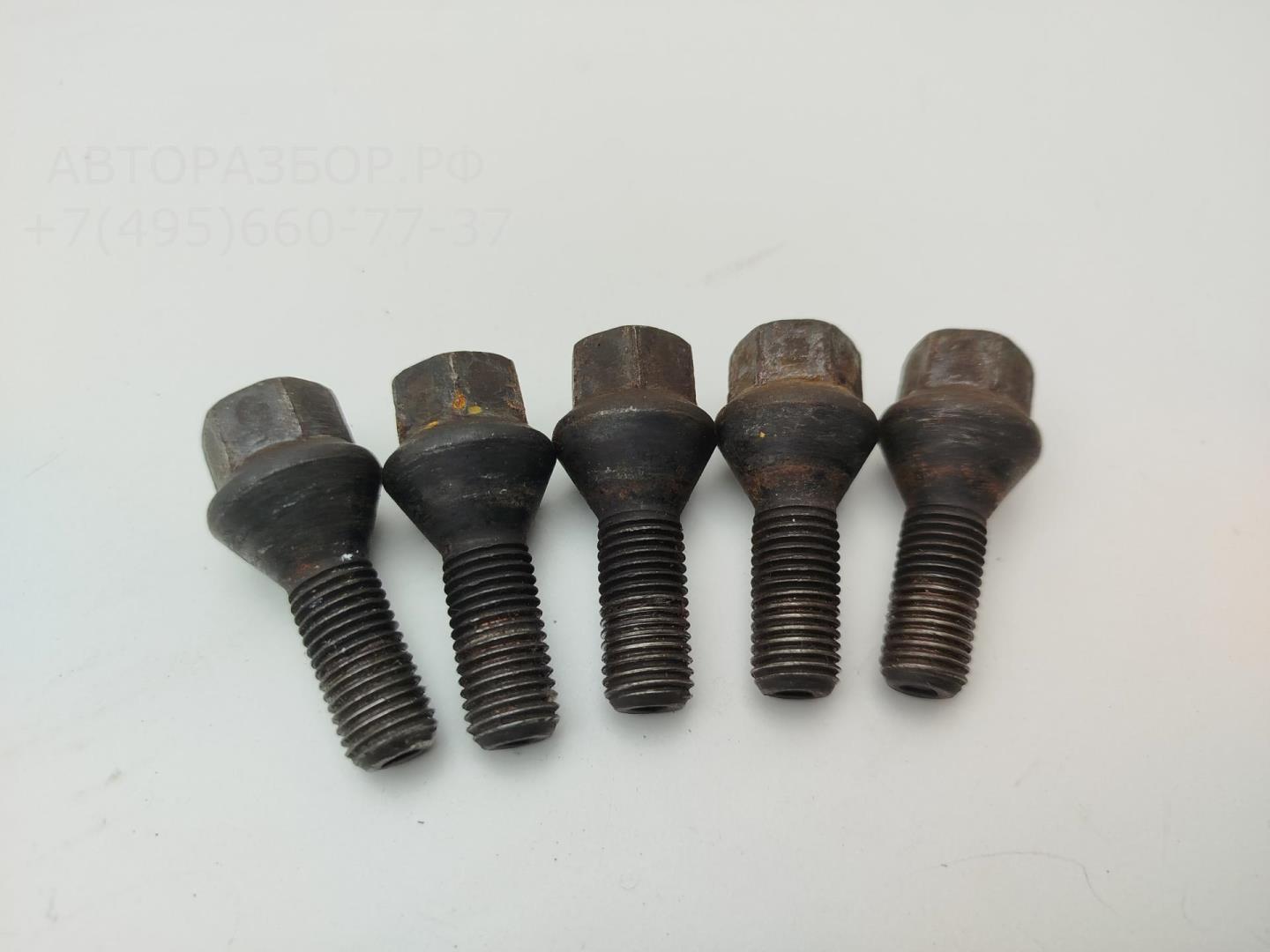 Болт колесный