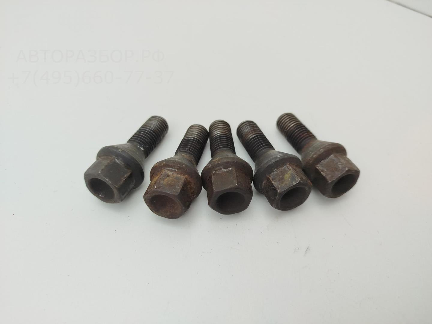 Болт колесный