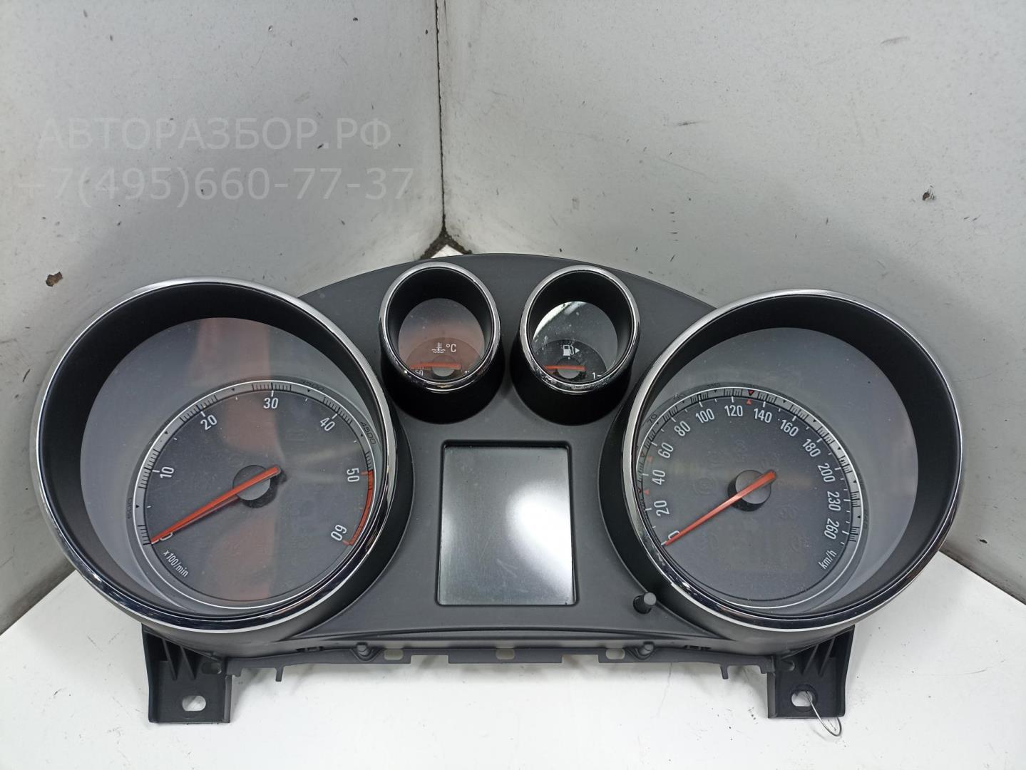 Панель приборов