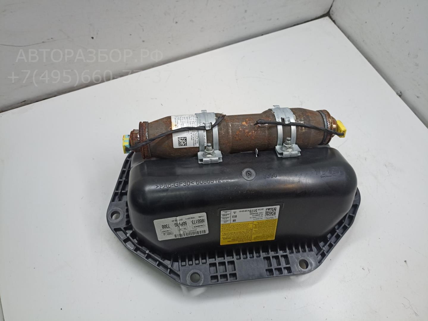 Подушка безопасности пассажирская (в торпедо)