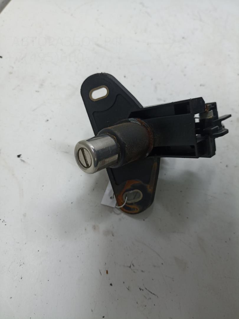 Кнопка открывания багажника