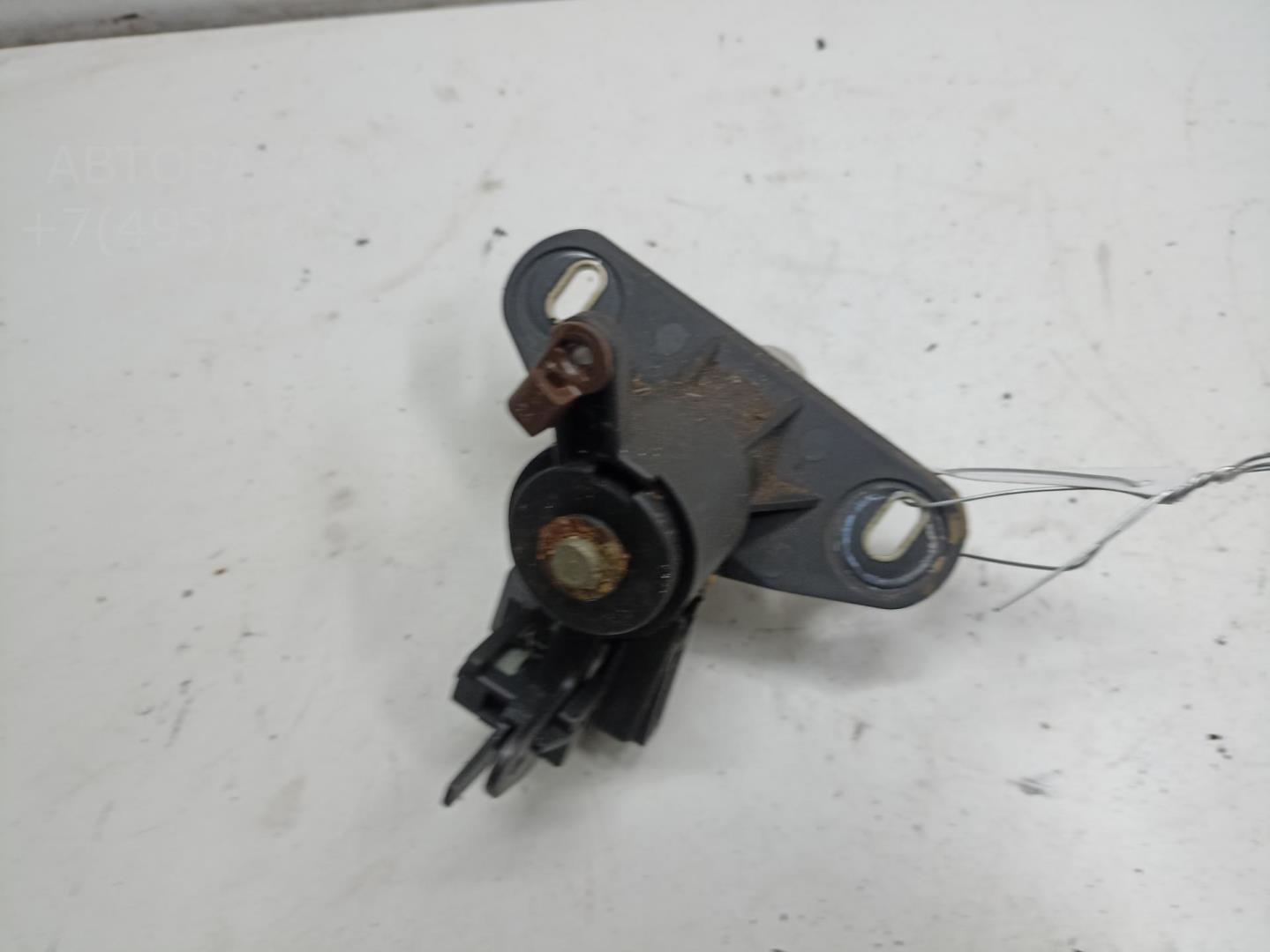 Кнопка открывания багажника