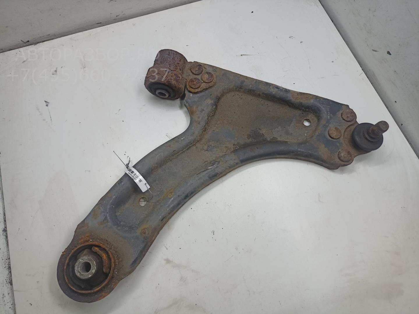 Рычаг передний правый