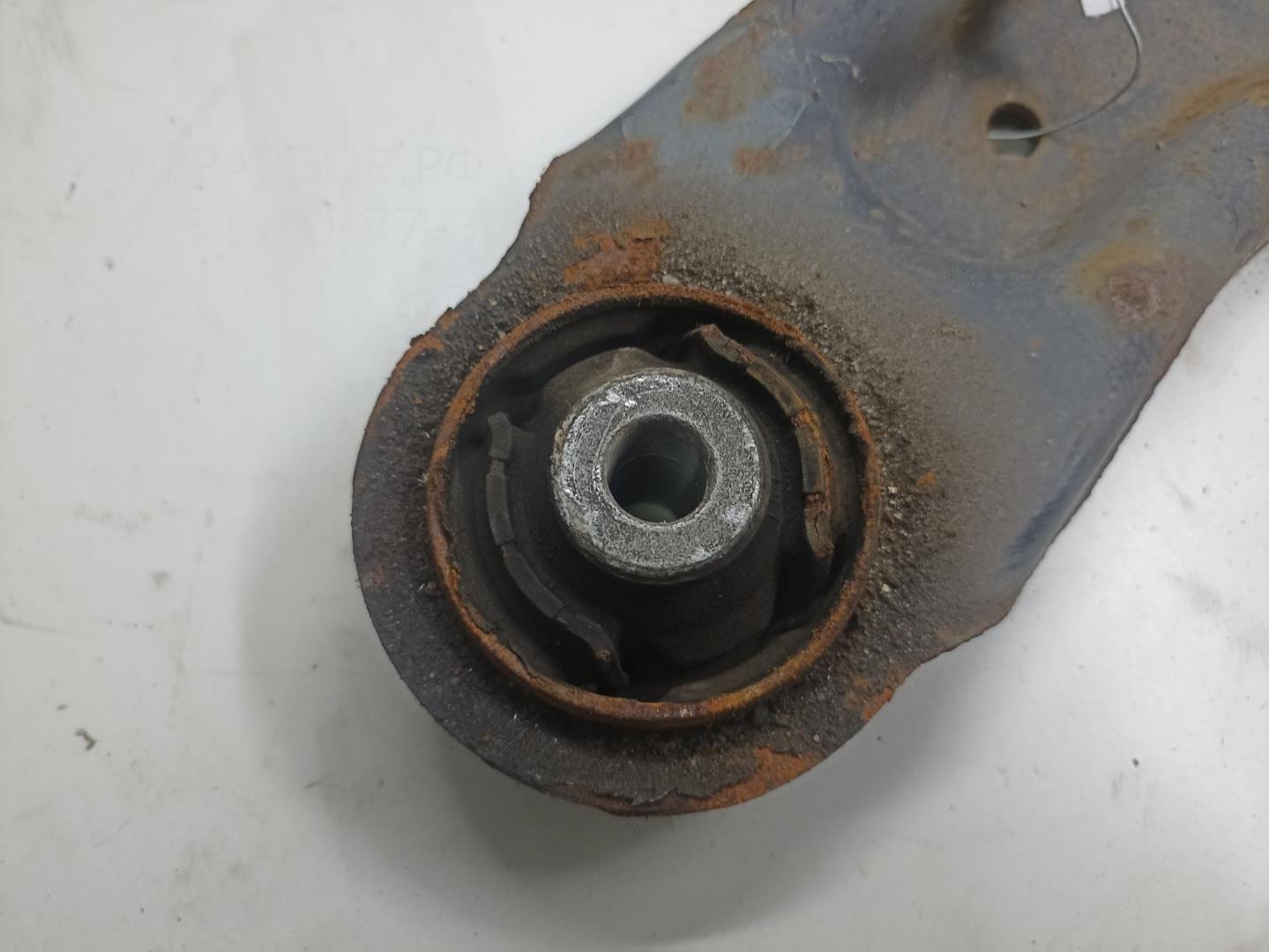 Рычаг передний правый