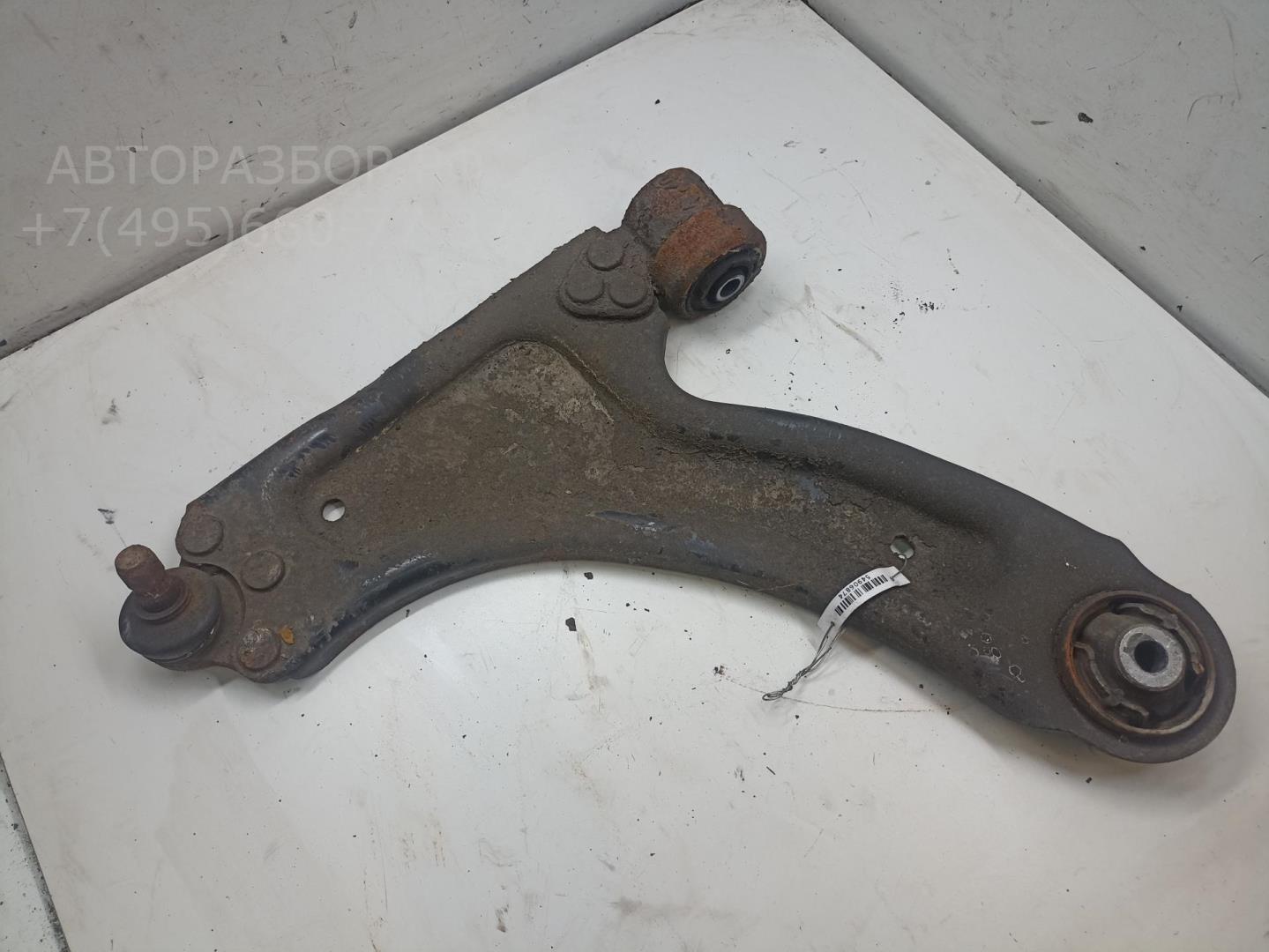 Рычаг передний левый