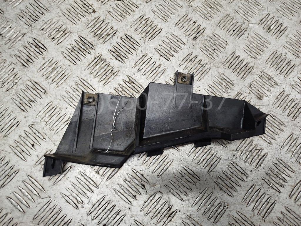 Кронштейн фар правый