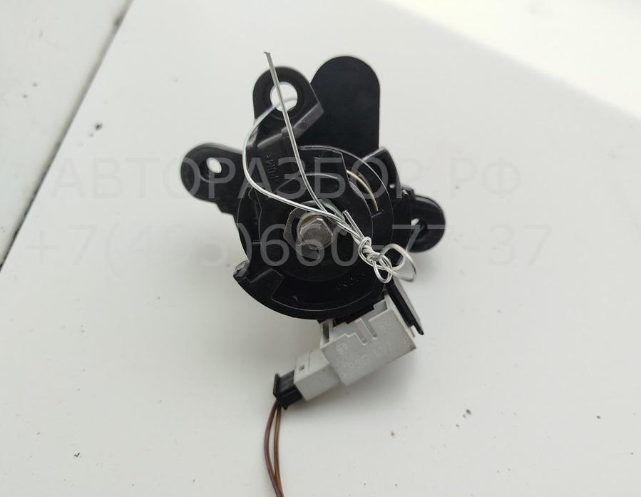 Вставка замка багажника