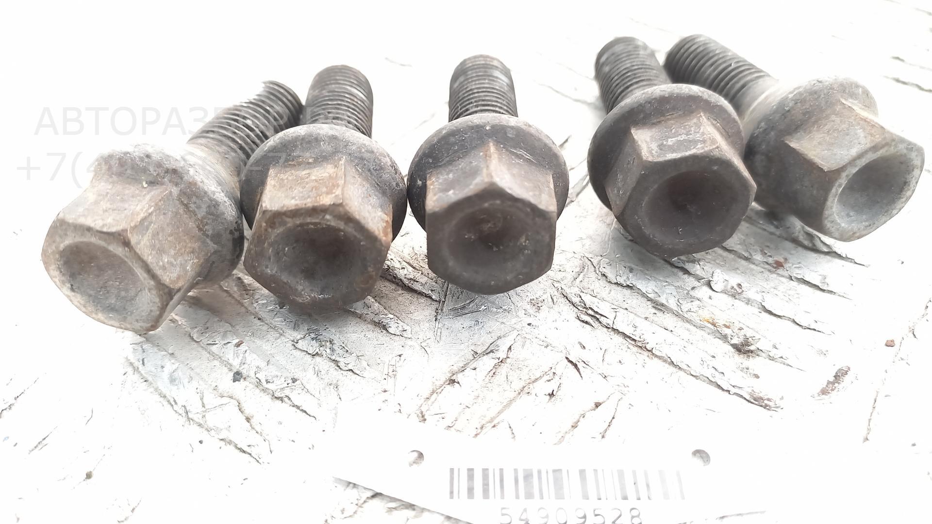 Болт колесный