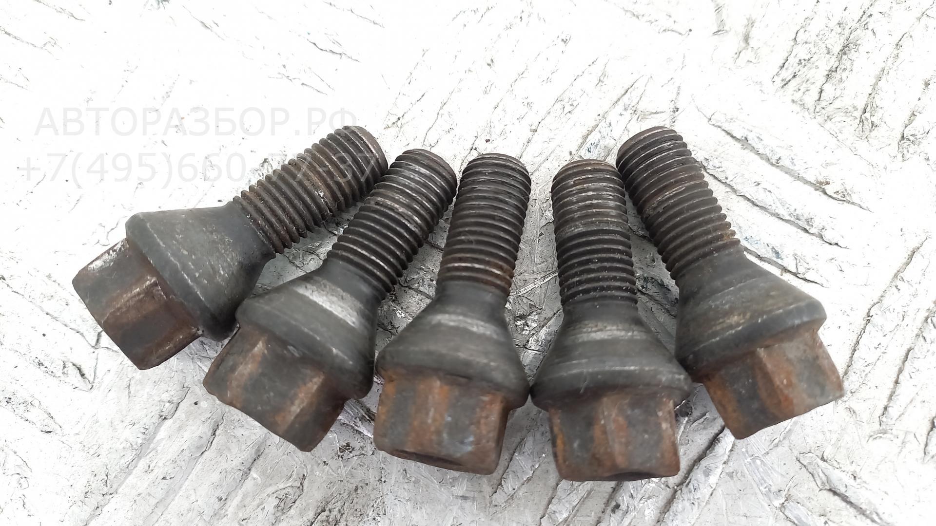 Болт колесный