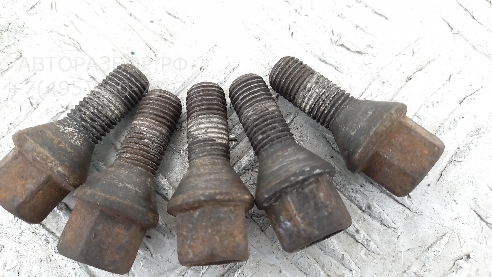 Болт колесный