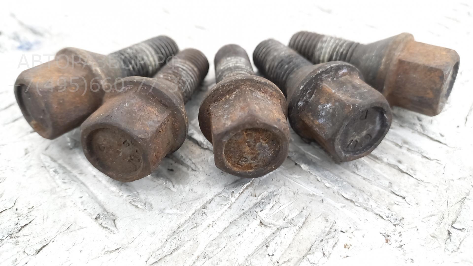 Болт колесный