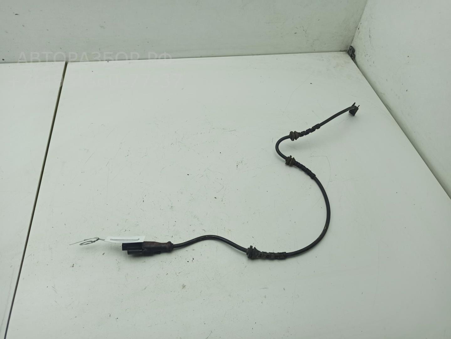 Датчик ABS передний