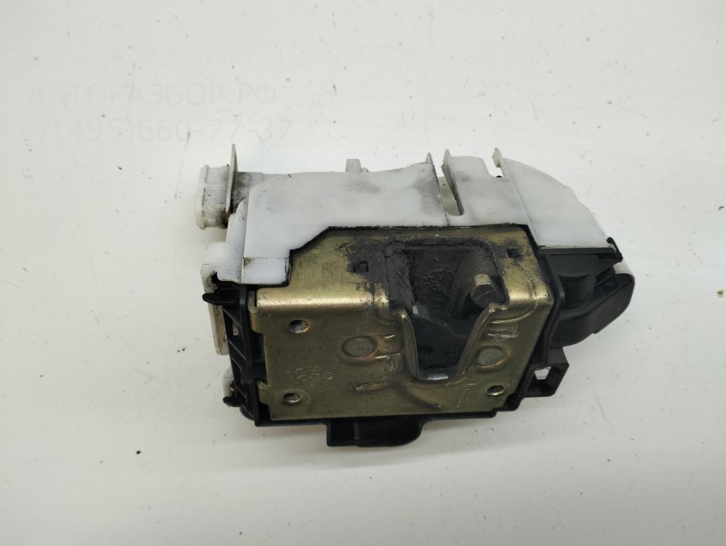 Замок двери передней правой