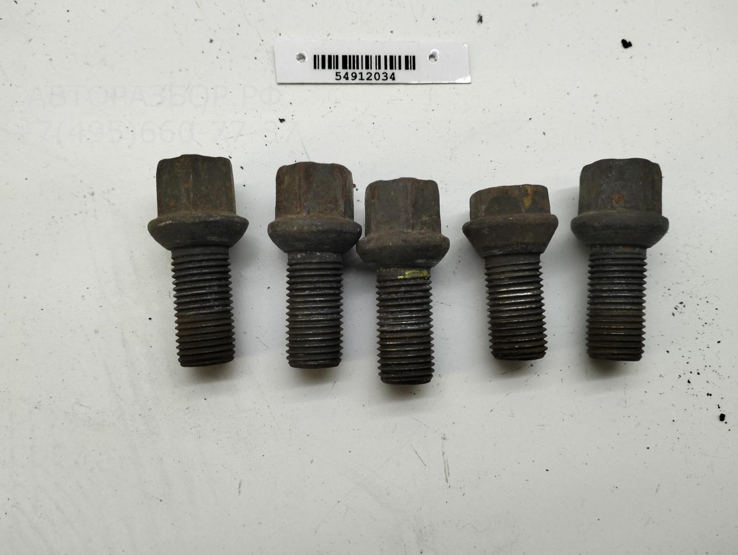 Болт колесный