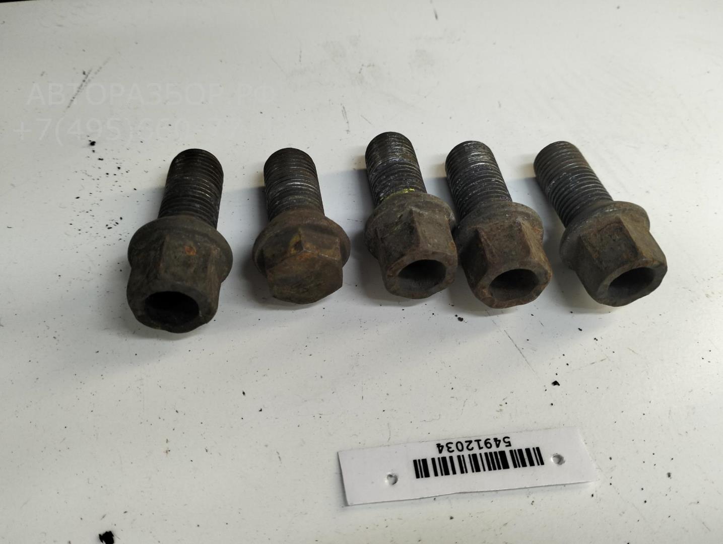 Болт колесный