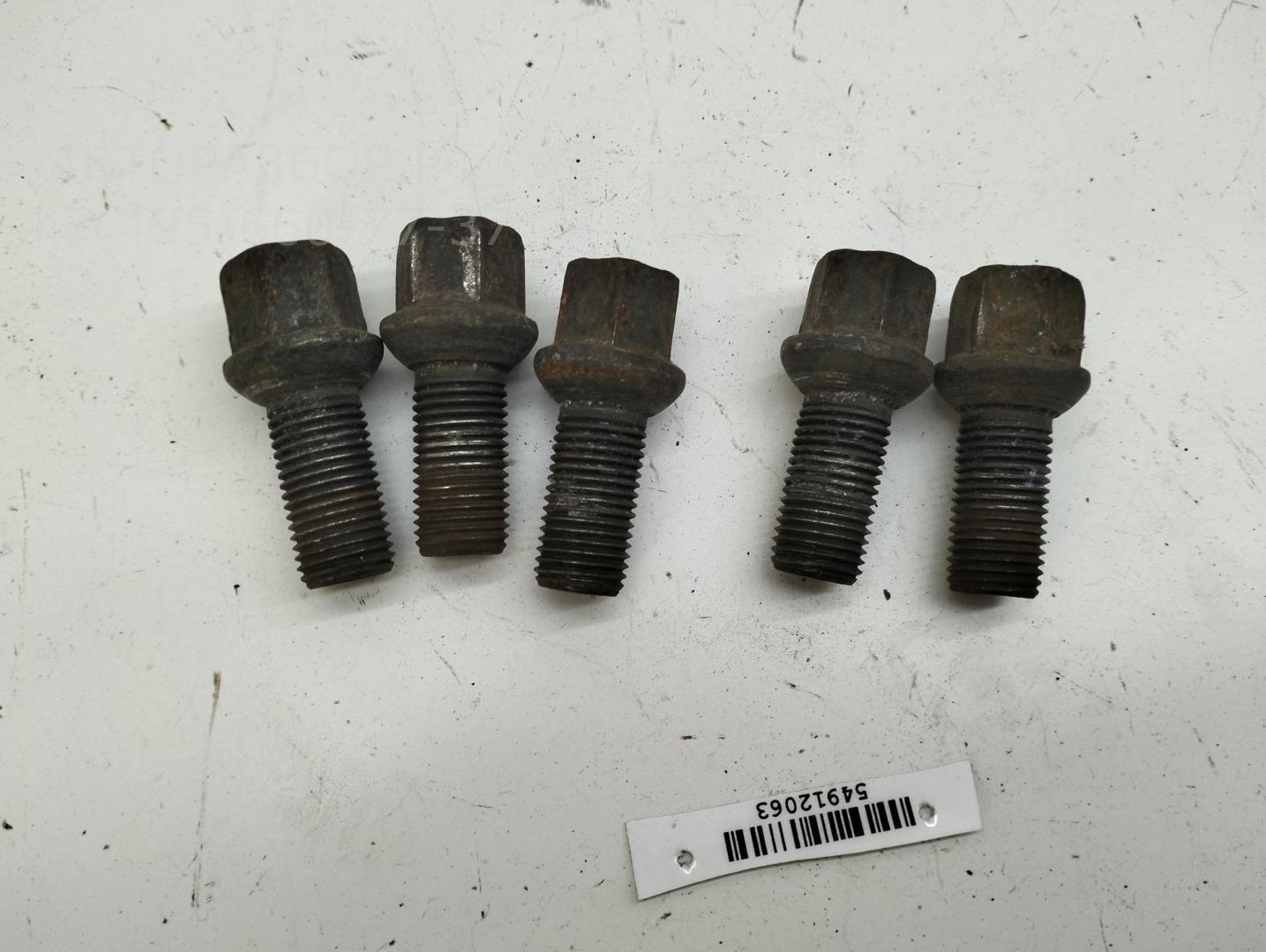 Болт колесный