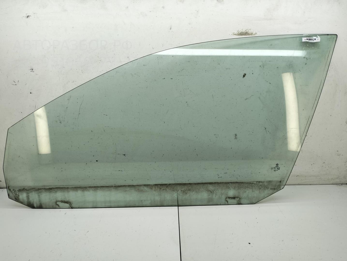 Стекло двери передней левой