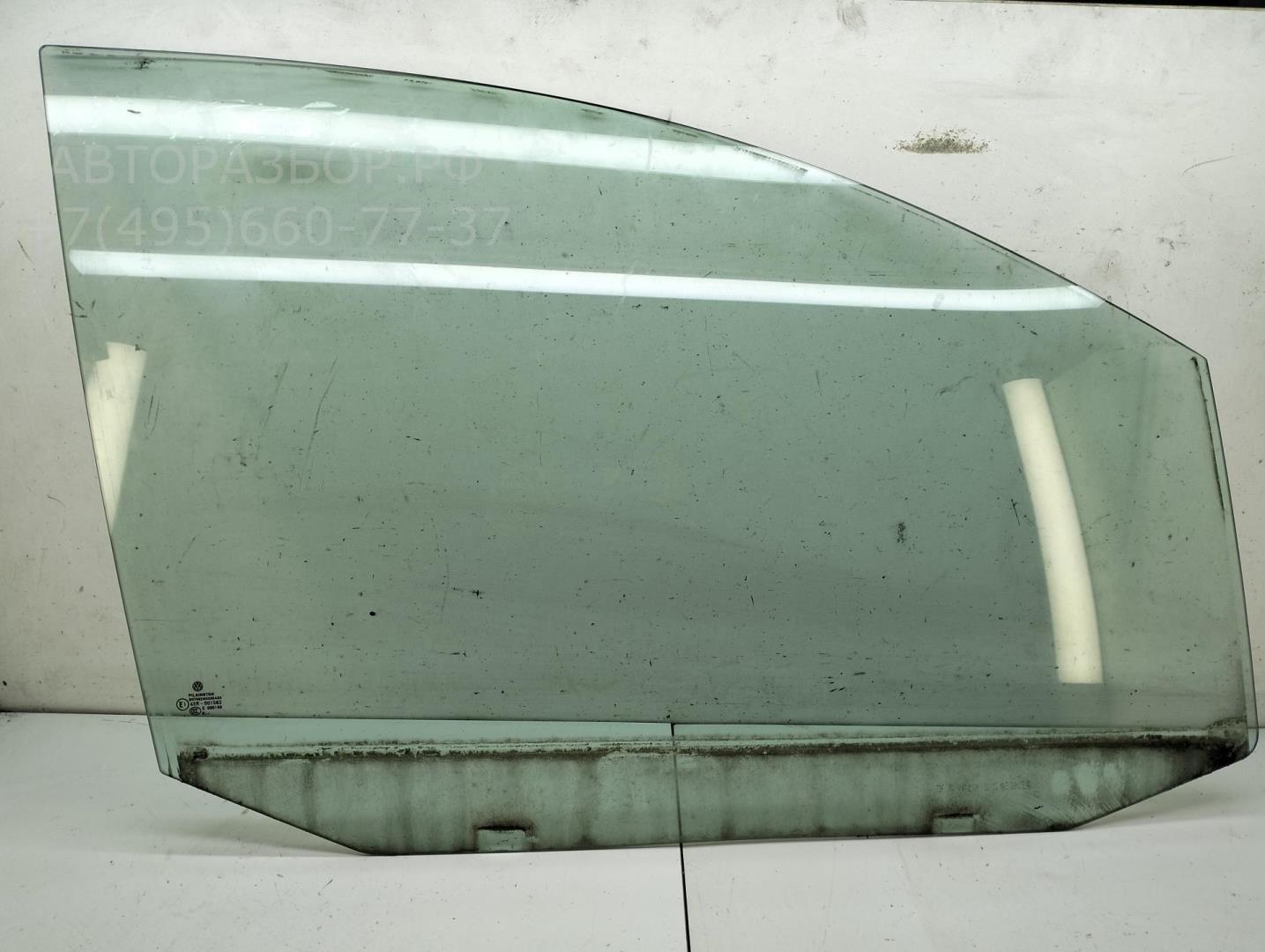 Стекло двери передней правой