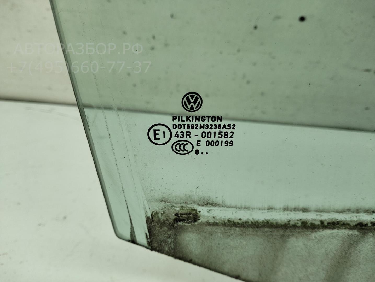 Стекло двери передней правой