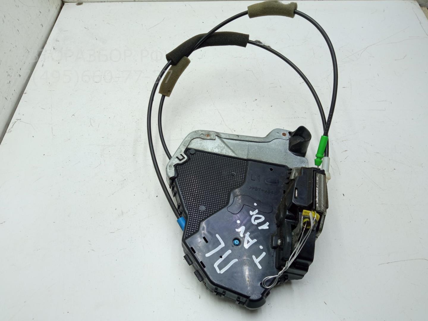 Замок двери передней левой