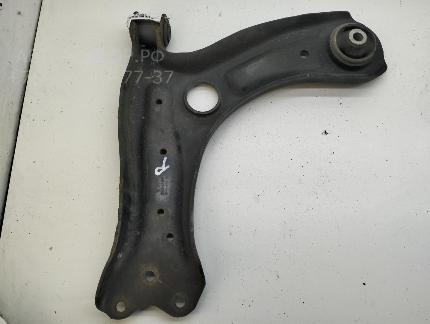 Рычаг передний правый