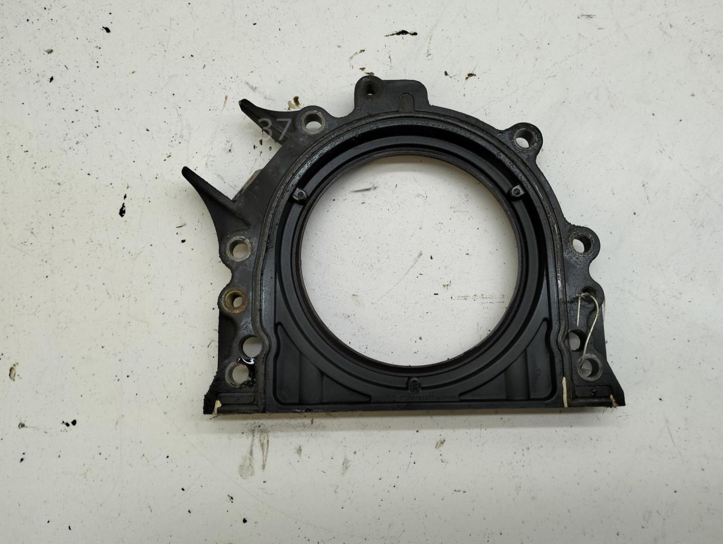 Крышка двигателя передняя