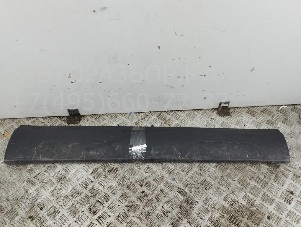 Накладка двери передней правой