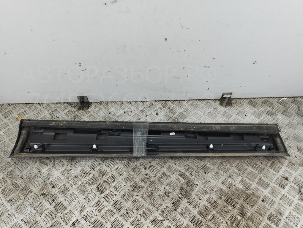 Накладка двери передней правой