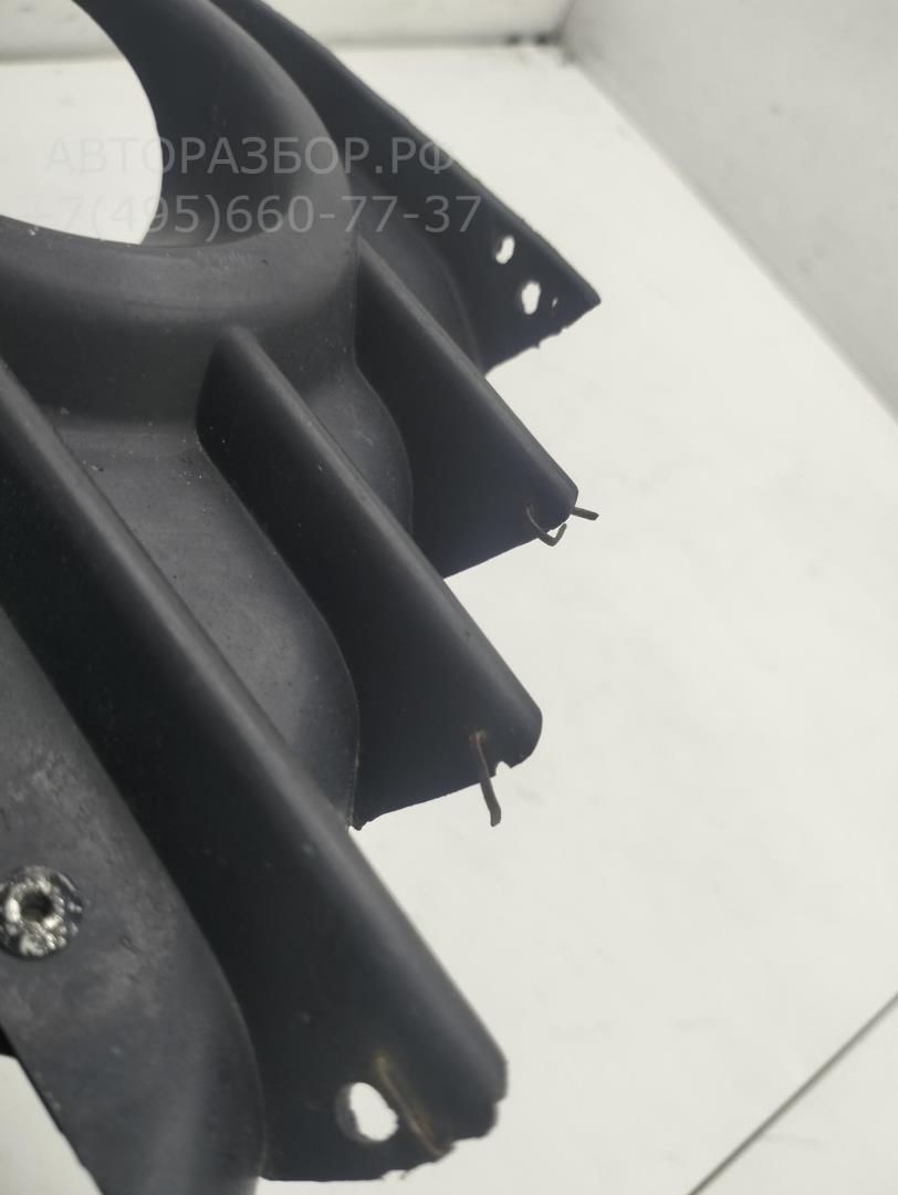 Рамка противотуманной фары левой