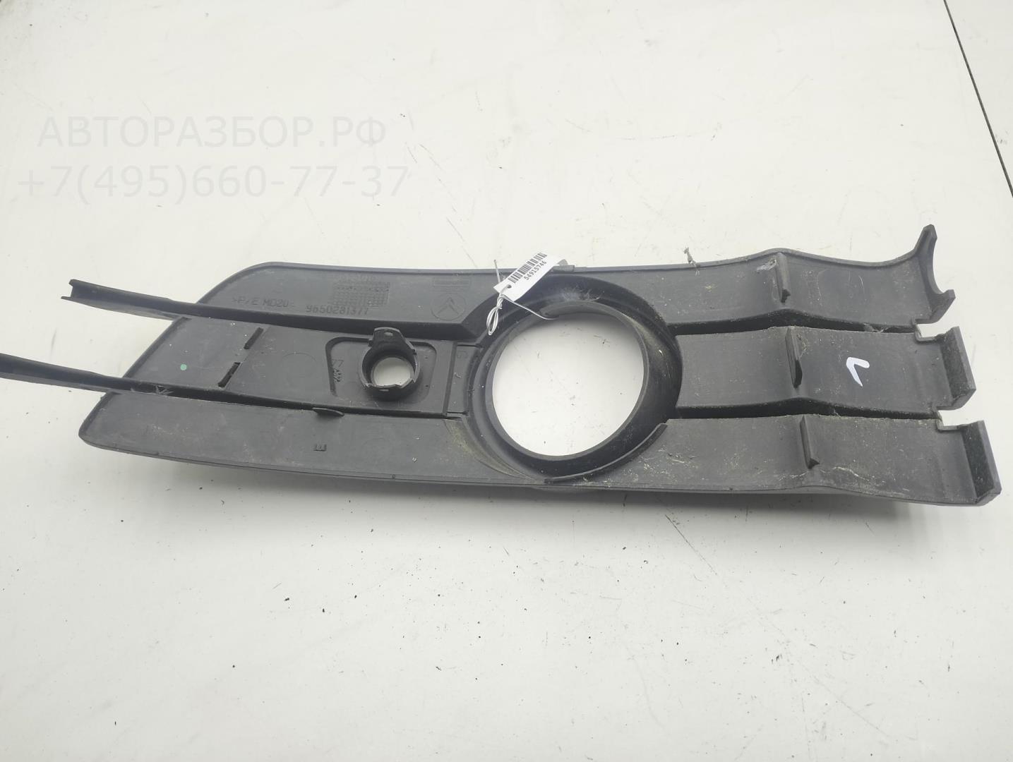 Рамка противотуманной фары правой