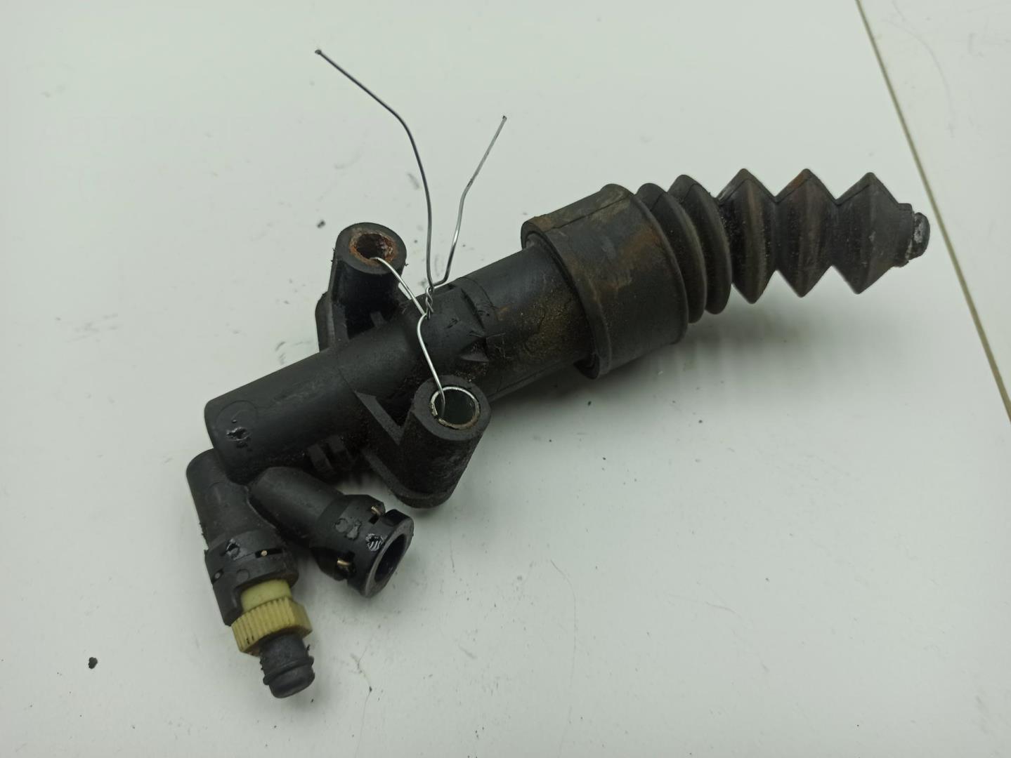 Цилиндр сцепления рабочий