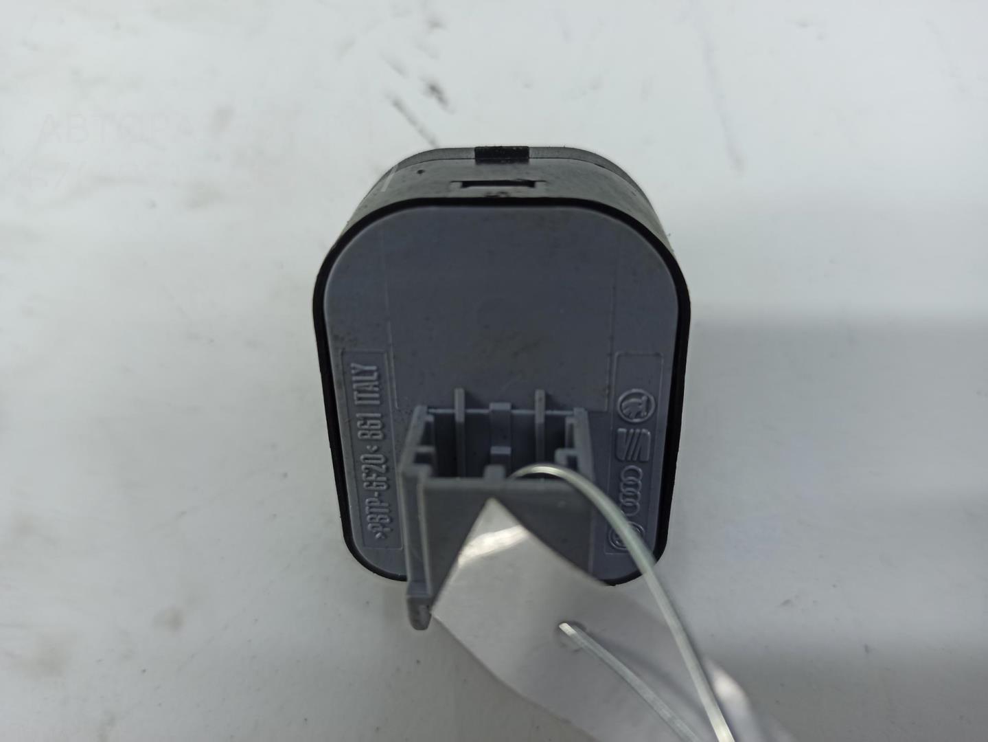 Кнопка регулировки зеркала