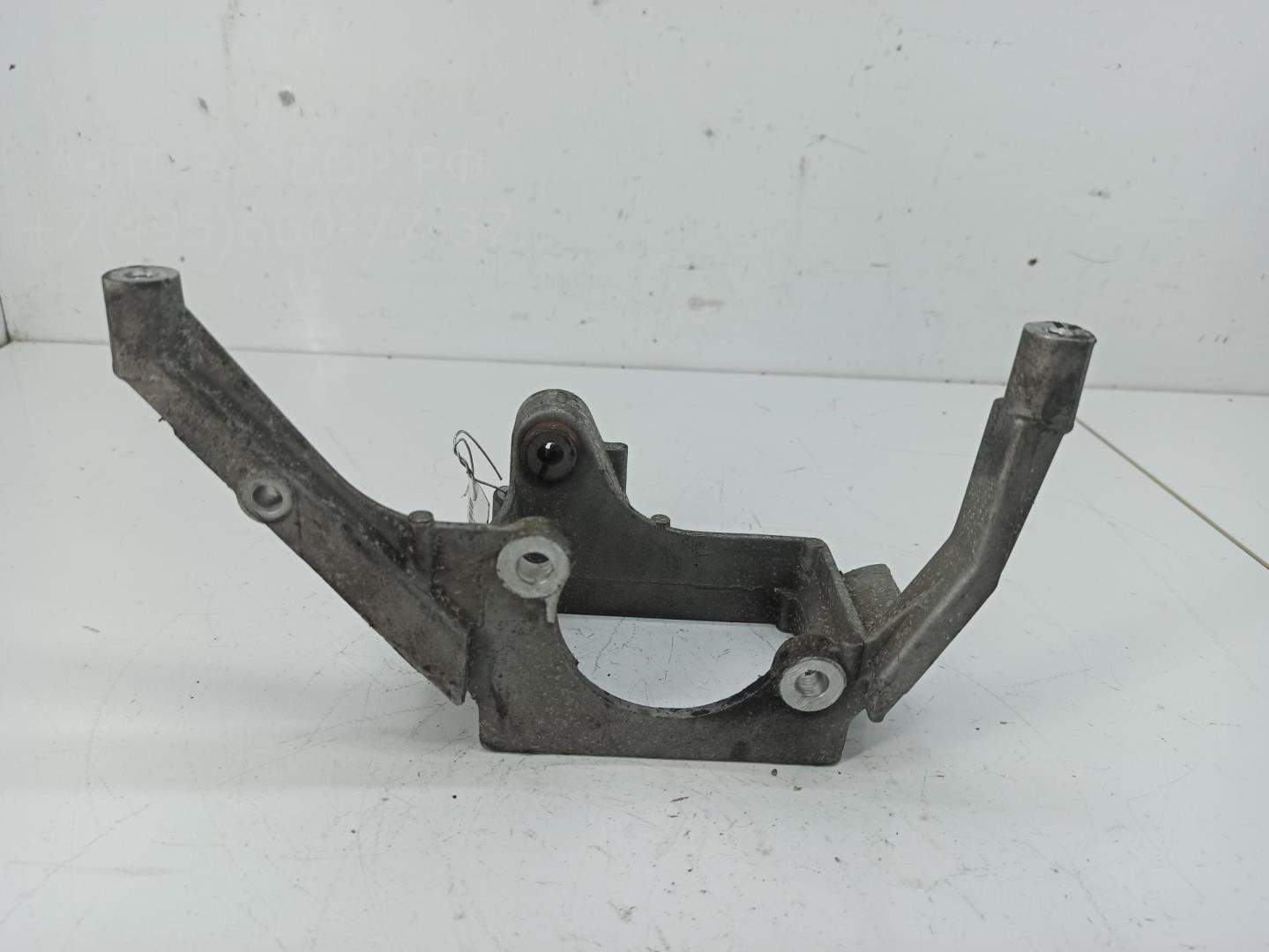 Кронштейн ГУР