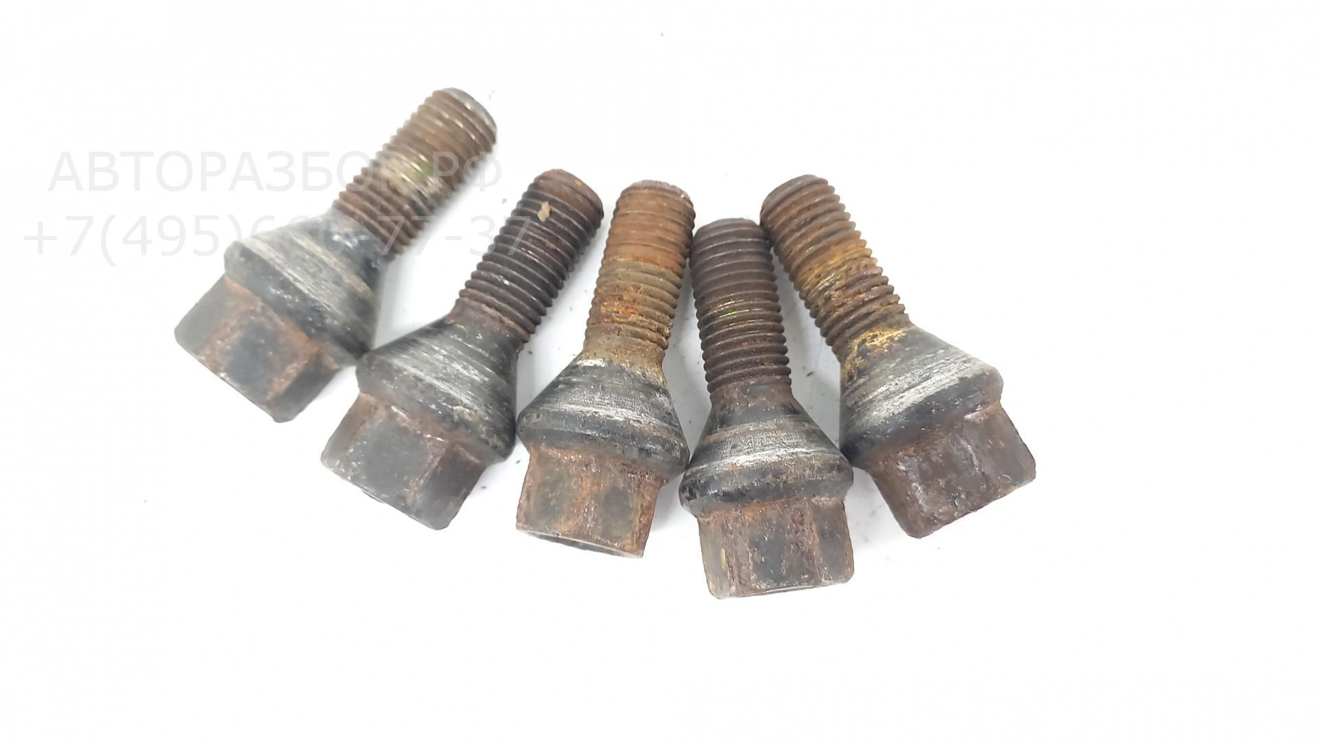 Болт колесный