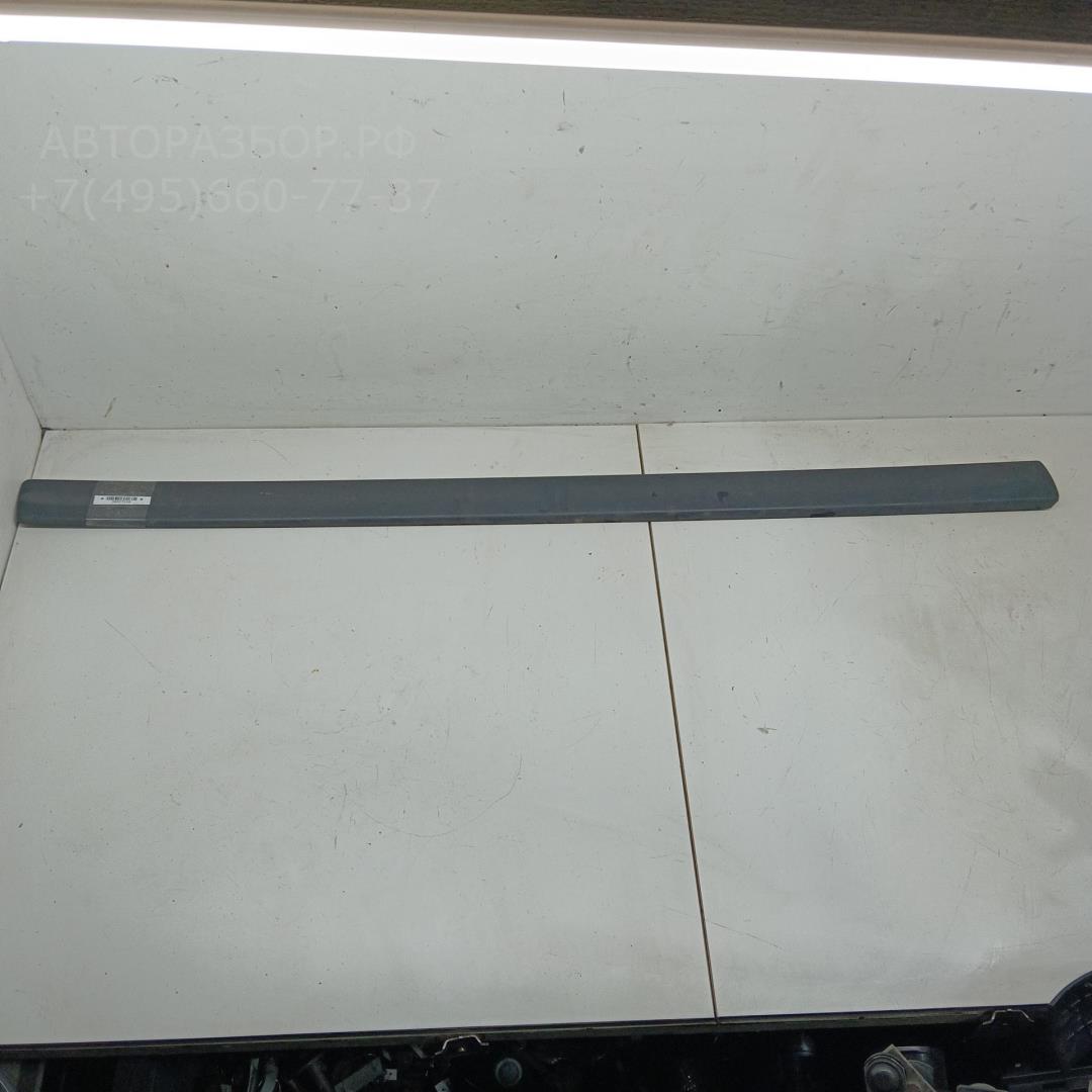 Молдинг двери передней левой