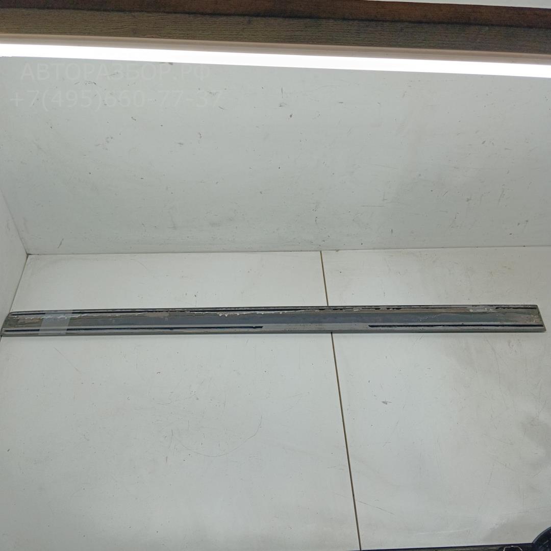 Молдинг двери передней левой