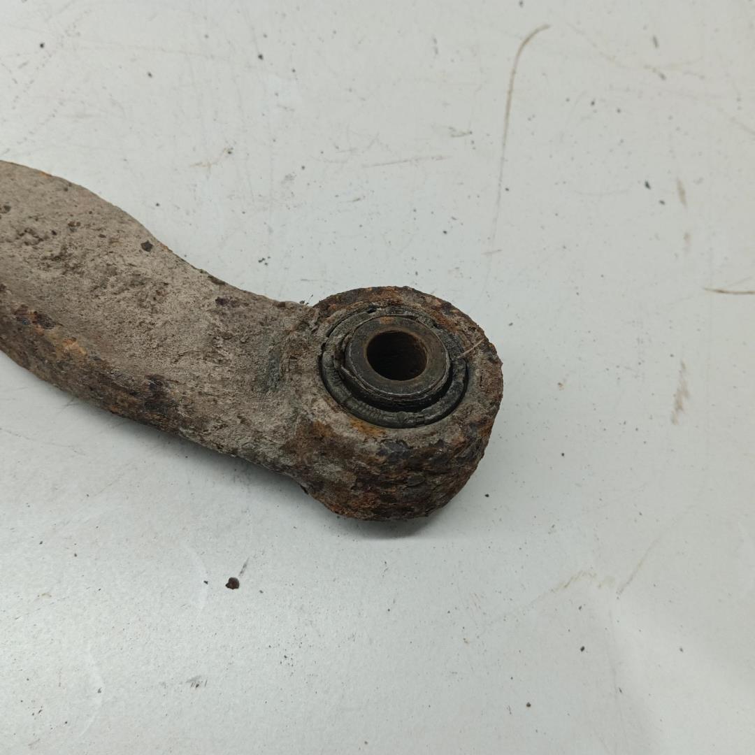 Рычаг задний левый